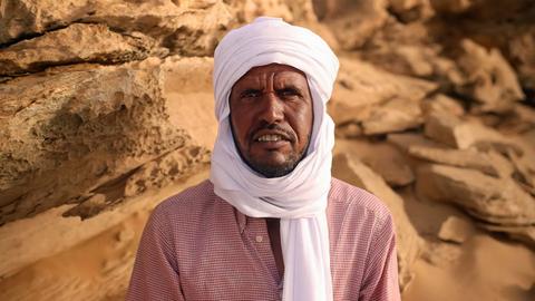 Sidi Fadoua, ein Bergmann in Mauretanien, kämpft wegen der unerträglichen Hitze tagsüber mit langen Arbeitszeiten.