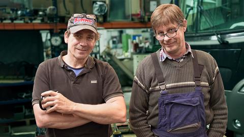Die beiden Schrauber in ihrer Werkstatt