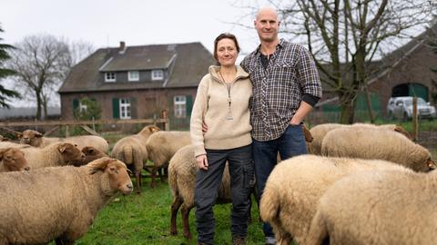 Dunja (l, 51 J.) und Stefan (52 J.) Schafzüchter aus Kevelaer.