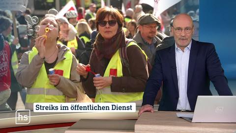 Moderator vor Top-Thema.