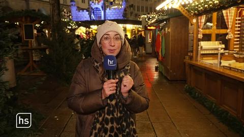 hessenschau-Moderatorin auf dem Weihnachtsmarkt in Kassel