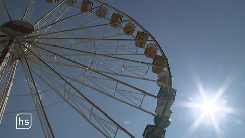 Riesenrad in Sonnenschein.