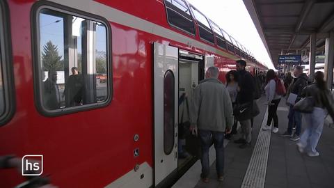 Bahn am Bahnsteig