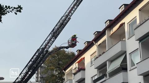 Feuerwehr löscht einen Hausbrand
