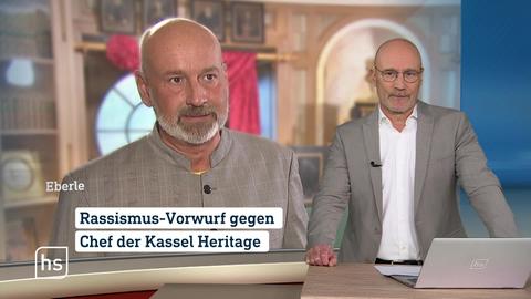 Der Moderator präsentiert das Topthema.