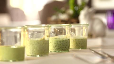 Grüne Soße im Glas