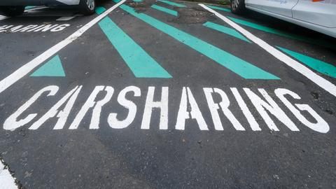 Ein für Carsharing reservierter Parkplatz