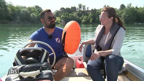 Mann und Frau auf einem Boot