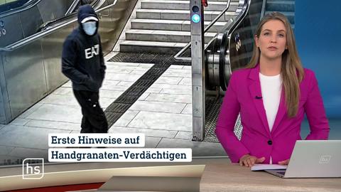 Moderatorin Jennifer Sieglar vor Hintergrundbild mit Nachricht zu Handgranaten-Vorfall.