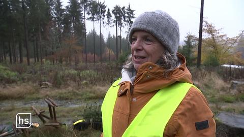 Frau in Warnweste