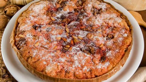Kuchen aus Wein, getrockneten und kandierten Früchten