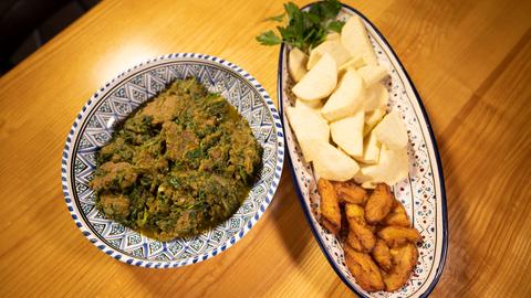 Ayamashe oder Ofada (Afrikanische Grüne Soße)