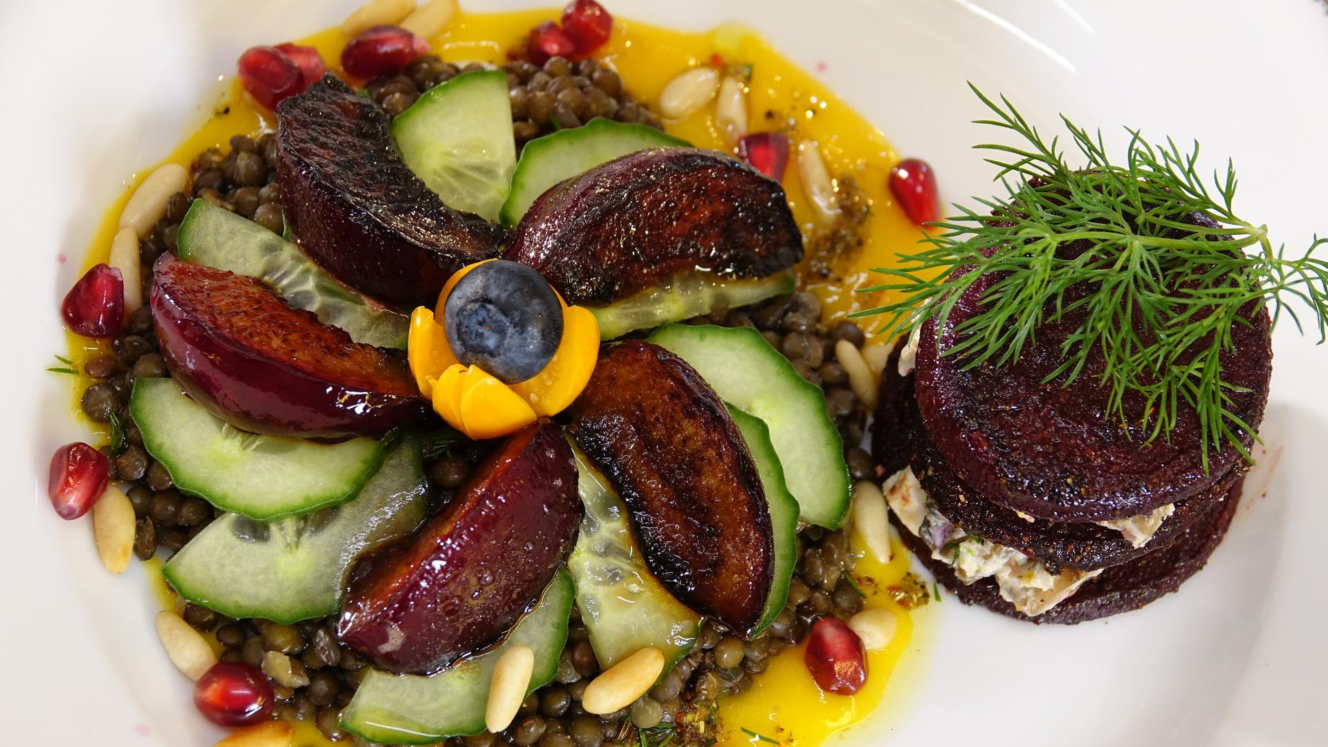 Rezept: Pilz-Ziegen-Schafskäse-Creme-Füllung mit Rote Bete-Türmchen und ...