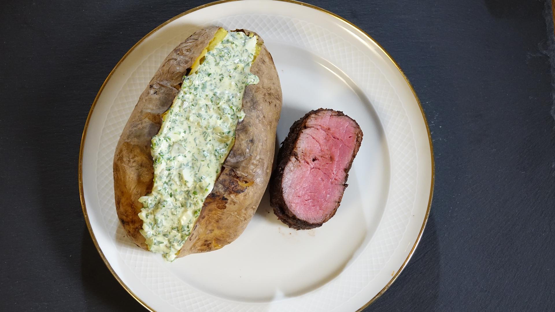 Rezept: Rinderfilet im Kaffeemantel mit Kumpir (Ofenkartoffel) und ...