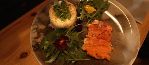 Lauwarmer Graupensalat mit Seligenstädter Lachsforelle