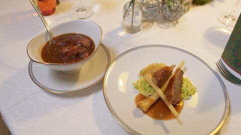 Zweierlei von der Gans mit Dattelwirsing und Apfel-Rosmarinstampf
