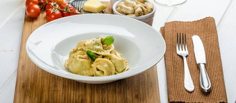 Tortellini an Spinat