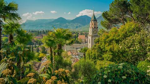 Die beliebte Urlaubsregion Südtirol liegt eingebettet zwischen Ostalpen und Dolomiten.