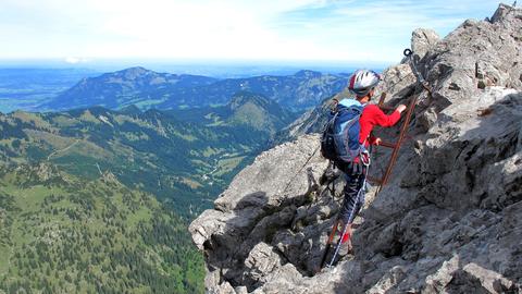 Ein Kletterer auf dem Hindelanger Klettersteig