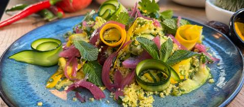 Couscous-Zucchini-Salat mit Datteln