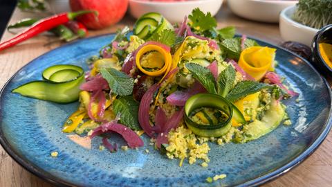 Couscous-Zucchini-Salat mit Datteln