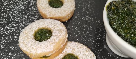 Dinkel-Ochsenaugen mit Basilikum-Pesto