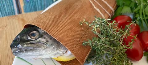 Fisch im Wood-Wrap