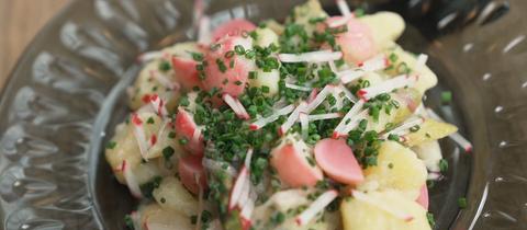 Kartoffelsalat mit Spargel und Radieschen