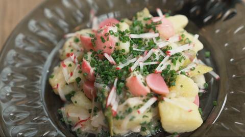 Kartoffelsalat mit Spargel und Radieschen