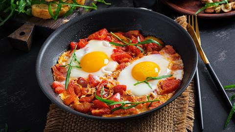 Shakshuka in einer Pfanne