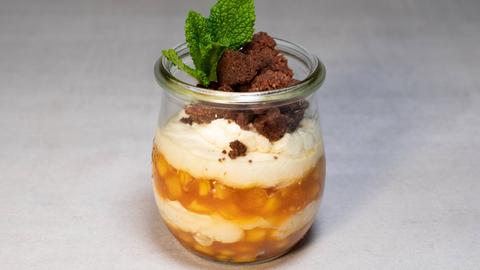 Apfel-Trifle im Glas