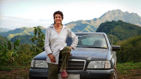 Nach 18.000 Kilometern endlich in Laos: Margot und der alte Benz haben es tatsächlich geschafft!
