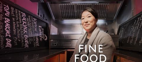 Food Truck Legende Fräulein Kimchi in ihrem Wagen. Text: Fine Food Stories.
