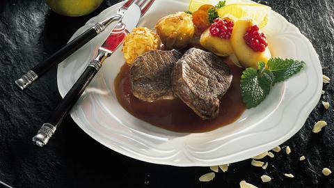 Rehnüsschen auf Burgundersoße 