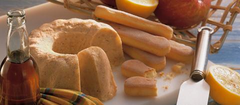 Eisgugelhupf mit Calvados-Äpfeln