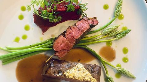 Weidelamm aus der Rhön mit Bärlauch-Püree und Spargel