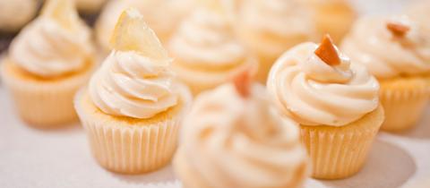 Mini-Cupcakes mit Zitrone, Vanillecreme und Schokolade