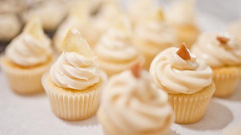 Mini-Cupcakes mit Zitrone, Vanillecreme und Schokolade