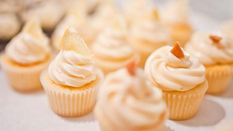 Mini-Cupcakes mit Zitrone, Vanillecreme und Schokolade