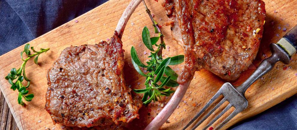 Rezept: Gefüllter Lammrücken mit Bratkartoffel-Koriander-Stampf an ...