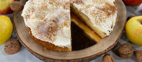 Apfel-Nuss-Kuchen mit Schmand