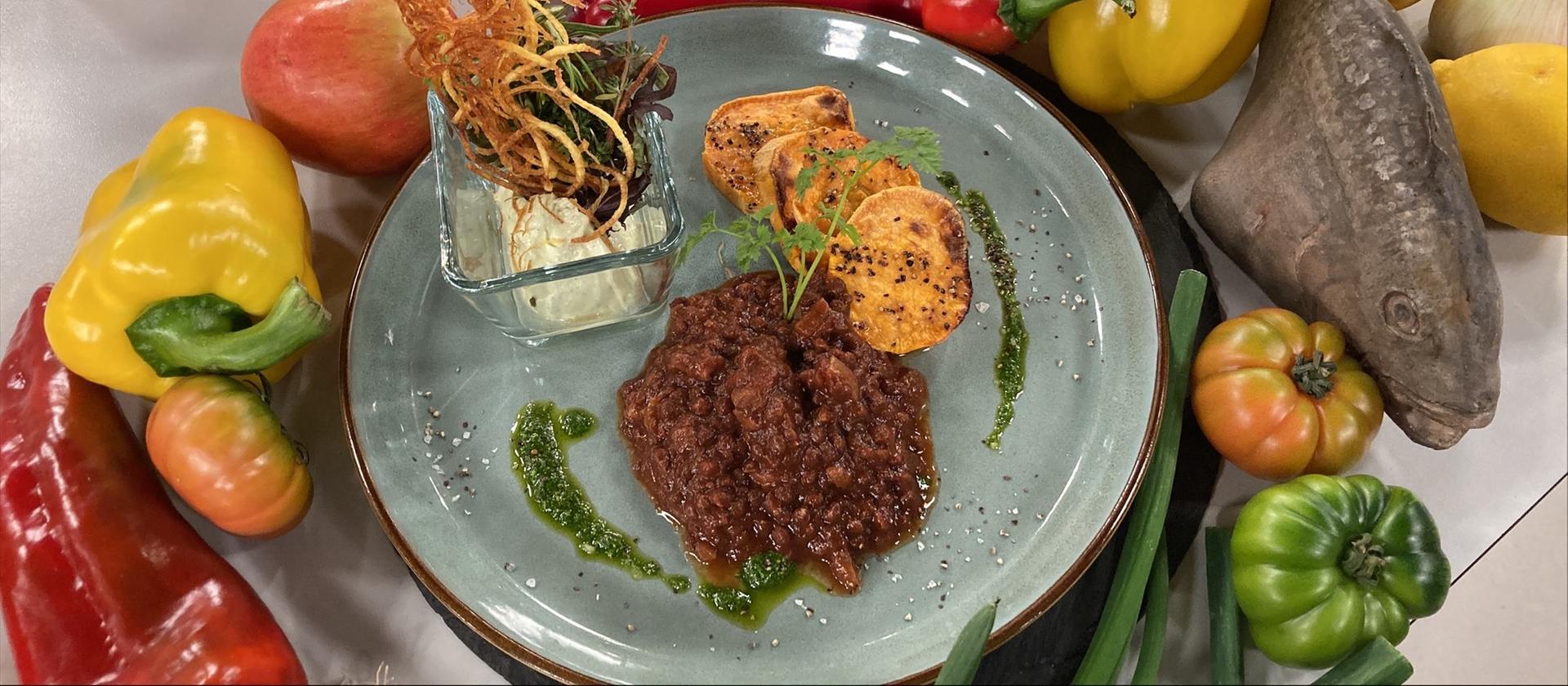 Rezept: Belugalinsen-Bolognese mit gebackener Süßkartoffel und ...
