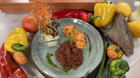 Belugalinsen-Bolognese mit gebackener Süßkartoffel und Joghurtdip