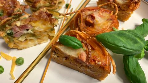 Bunte Spaghetti-Muffins und Spaghetti-Muffins all'Arrabbiata