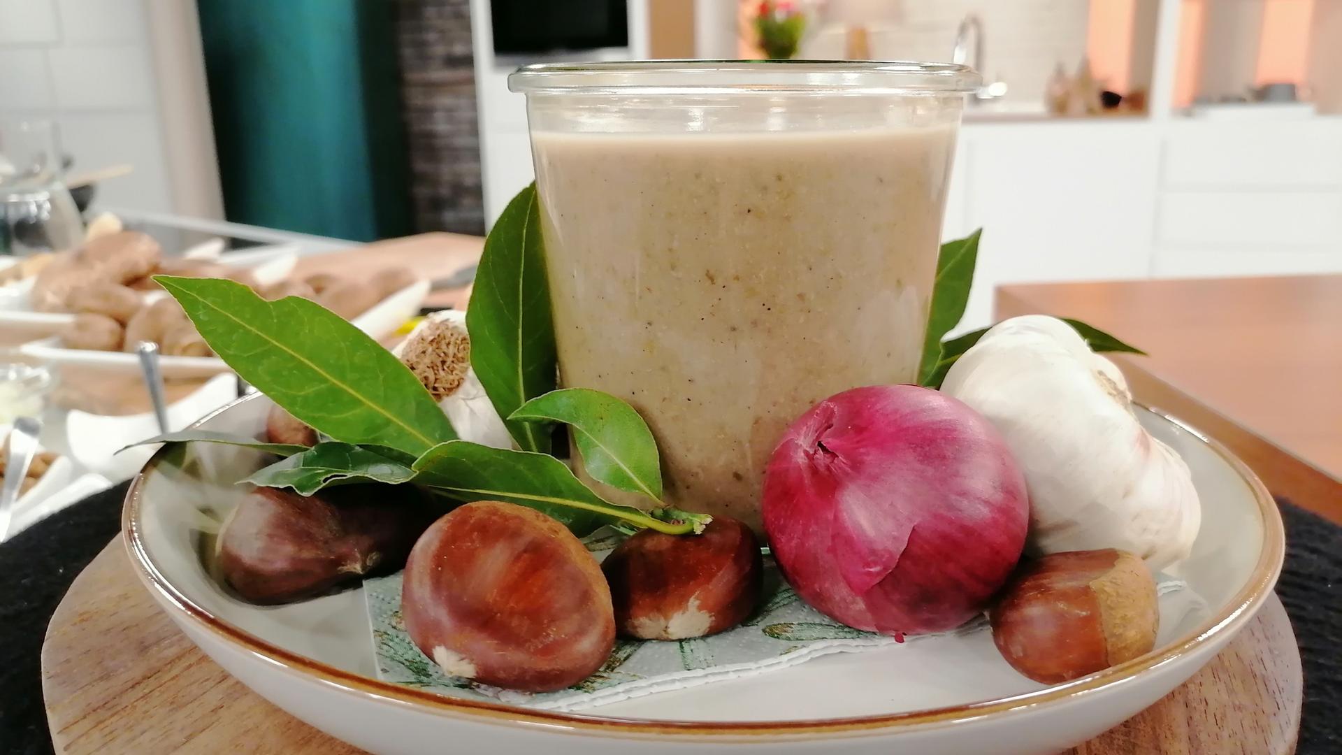 Rezept: Esskastanien-Pilz-Suppe | hr-fernsehen.de | Rezepte