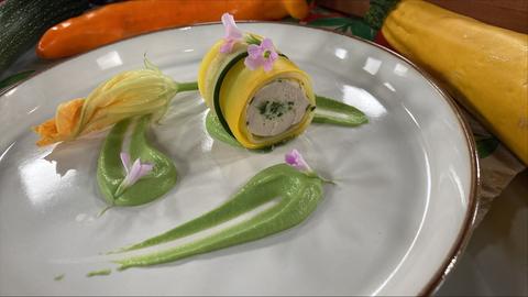 Feines vom Huhn mit Zucchini, Paprika und jungen Erbsen 