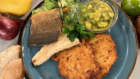 Forellenfilet mit Apfel-Senf-Soße und Kartoffelreibekuchen