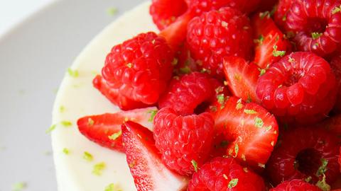 Himbeer-Limonen-Thymianmousse-Torte