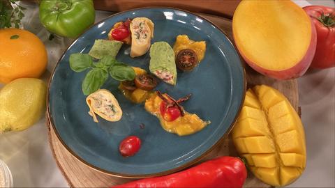 Gefüllte Crêpes mit gelbem Tomaten-Püree 