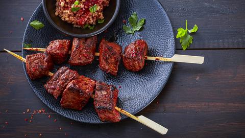 Grillspieß mit Bulgursalat
